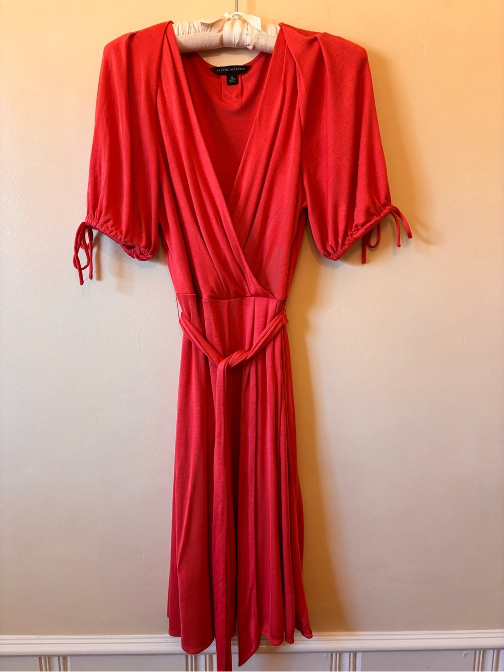 Coral Wrap Style Dress Banana Republic Women’s Size Medium Midi